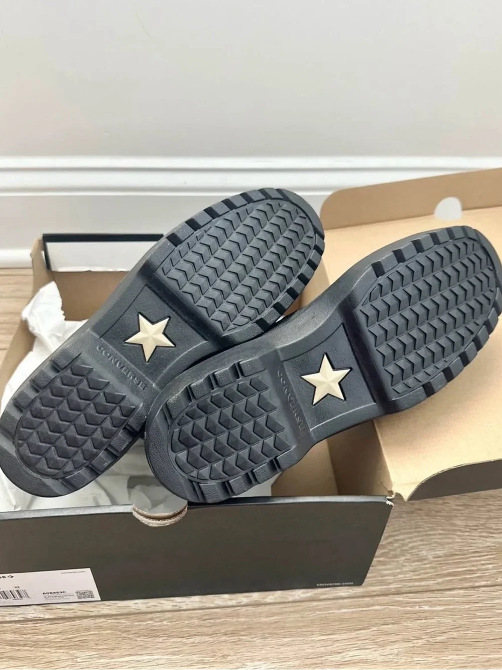 Brand NEW Youth Converse Boots Size 5